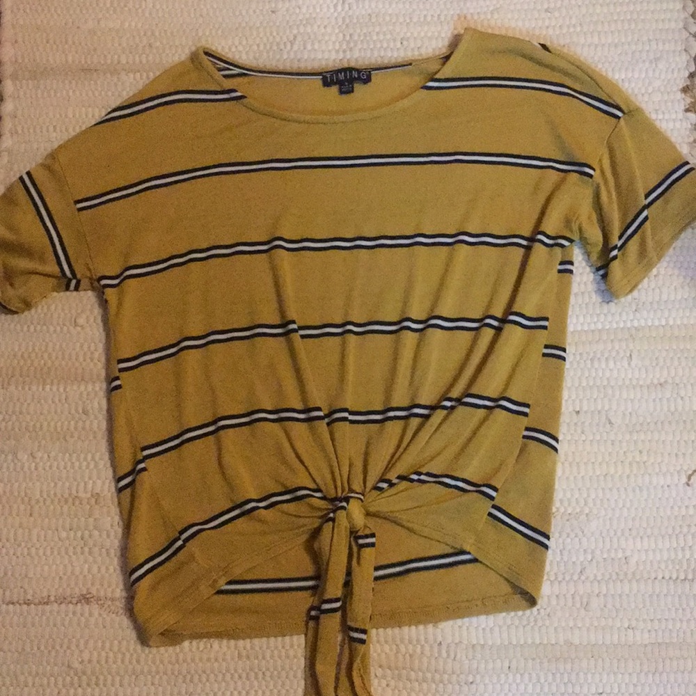 Yellow shirt with knot